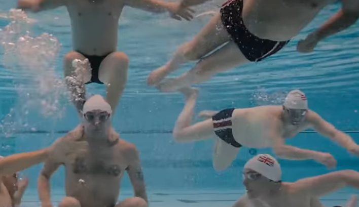 Плавая с мужиками (2018) смотреть онлайн бесплатно.
