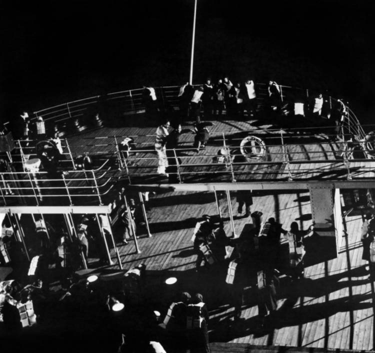 Гибель «Титаника» (1958) смотреть онлайн бесплатно.