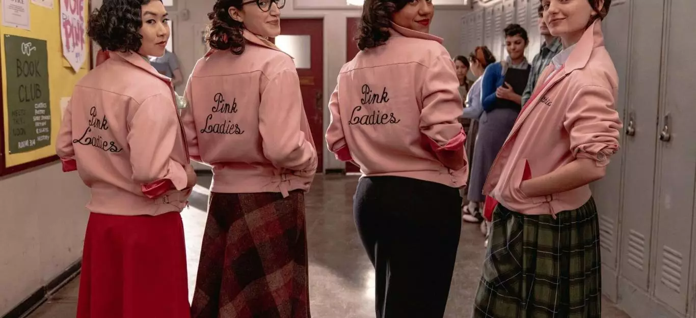 Бриолин: Взлёт розовых леди 1 сезон смотреть онлайн бесплатно.